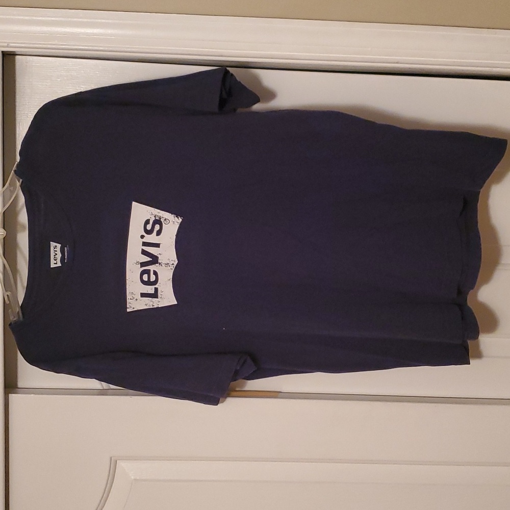 Levi's tee